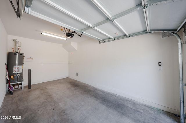 33575 N DOVE LAKES Drive 2033, Cave Creek, AZ 85331