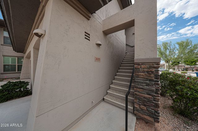 33575 N DOVE LAKES Drive 2033, Cave Creek, AZ 85331