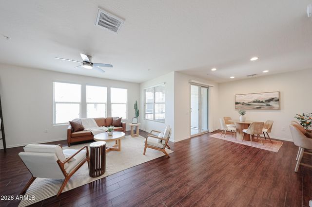 33575 N DOVE LAKES Drive 2033, Cave Creek, AZ 85331