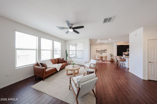 33575 N DOVE LAKES Drive 2033, Cave Creek, AZ 85331
