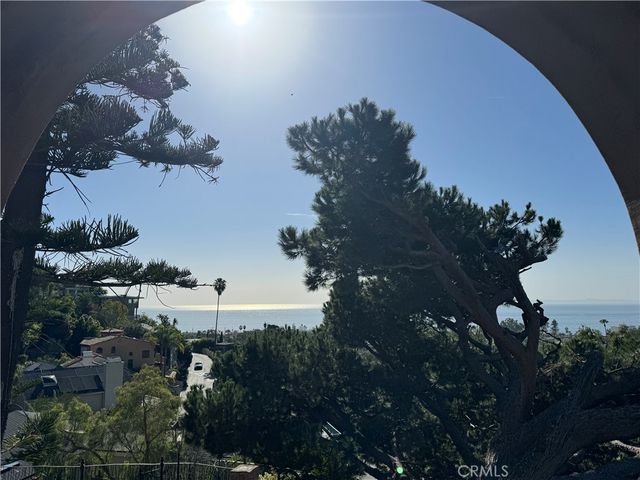 573 Temple Hills Drive, Laguna Beach, CA 92651