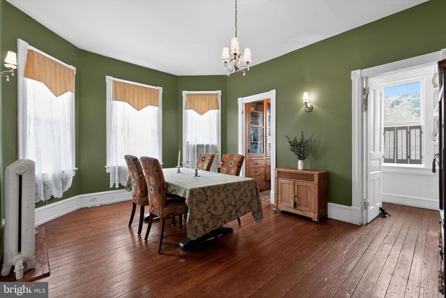 704 MAIN ST, Riverton, NJ 08077