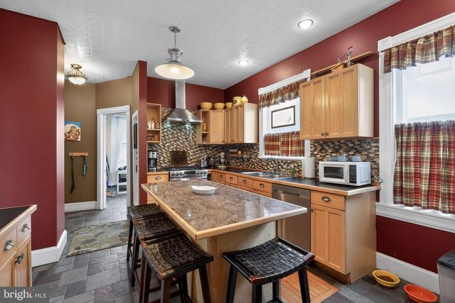 704 MAIN ST, Riverton, NJ 08077