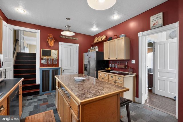 704 MAIN ST, Riverton, NJ 08077