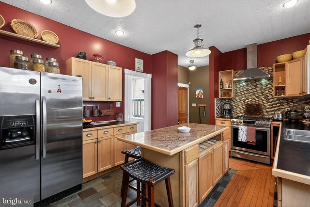 704 MAIN ST, Riverton, NJ 08077