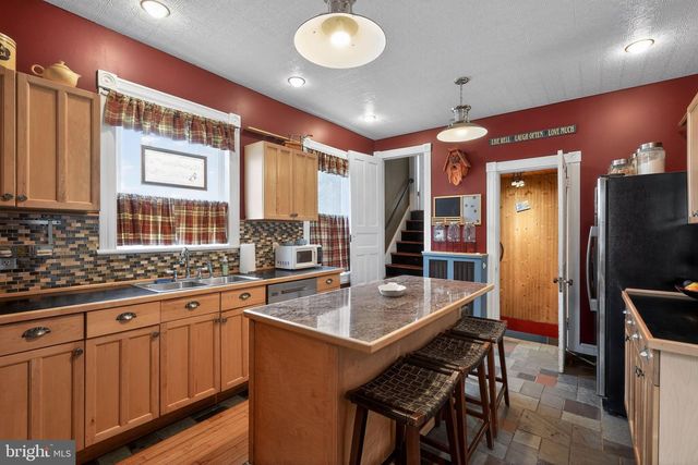 704 MAIN ST, Riverton, NJ 08077