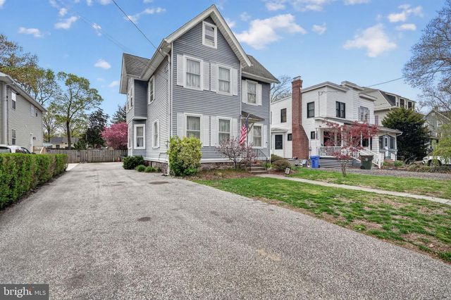 704 MAIN ST, Riverton, NJ 08077