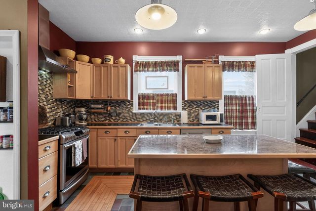 704 MAIN ST, Riverton, NJ 08077