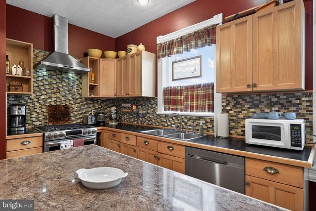 704 MAIN ST, Riverton, NJ 08077