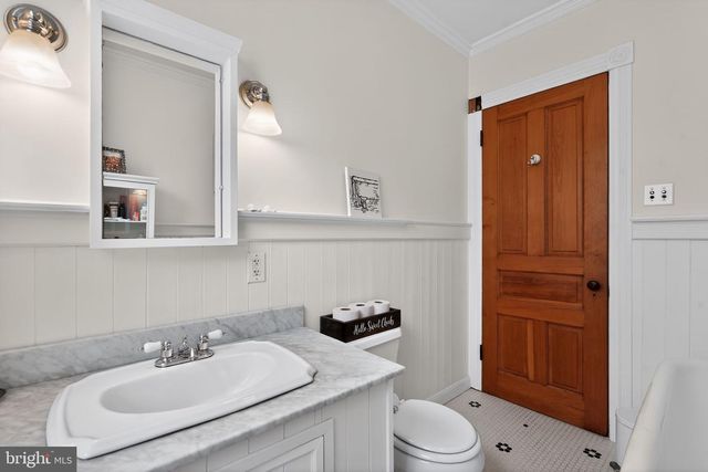 704 MAIN ST, Riverton, NJ 08077