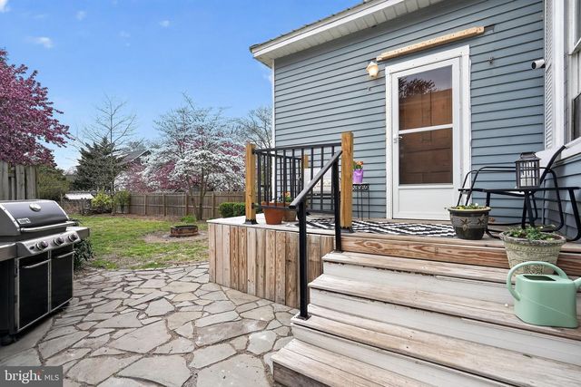 704 MAIN ST, Riverton, NJ 08077