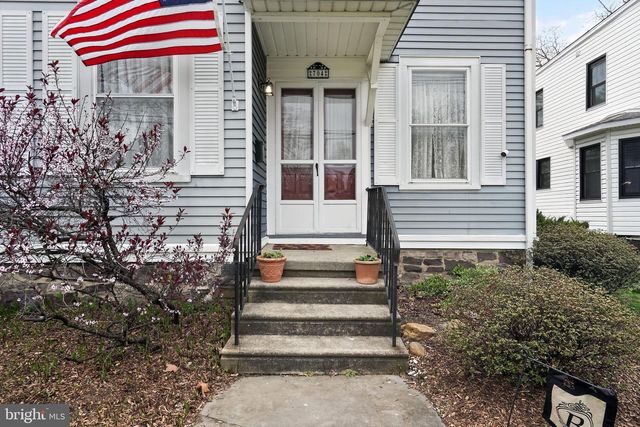 704 MAIN ST, Riverton, NJ 08077