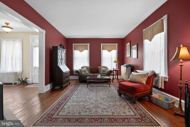 704 MAIN ST, Riverton, NJ 08077