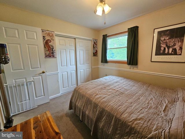 36 HUNTER LIGGETT DR, Shoemakersville, PA 19555