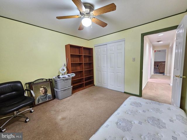36 HUNTER LIGGETT DR, Shoemakersville, PA 19555