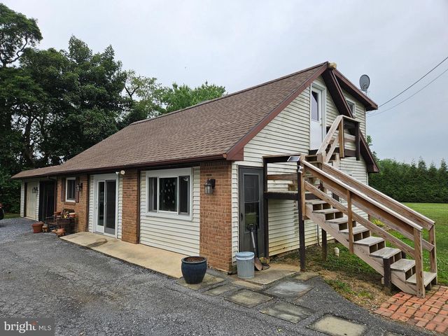 36 HUNTER LIGGETT DR, Shoemakersville, PA 19555