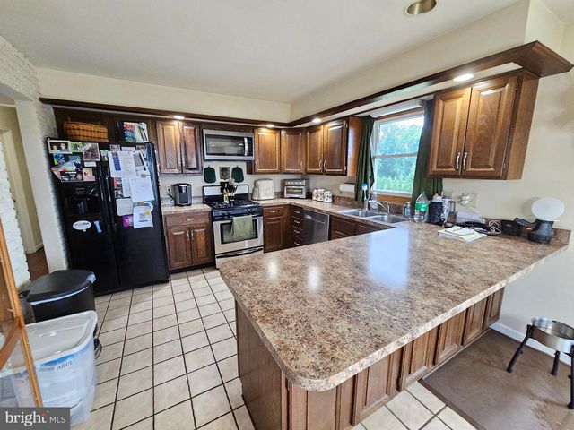 36 HUNTER LIGGETT DR, Shoemakersville, PA 19555