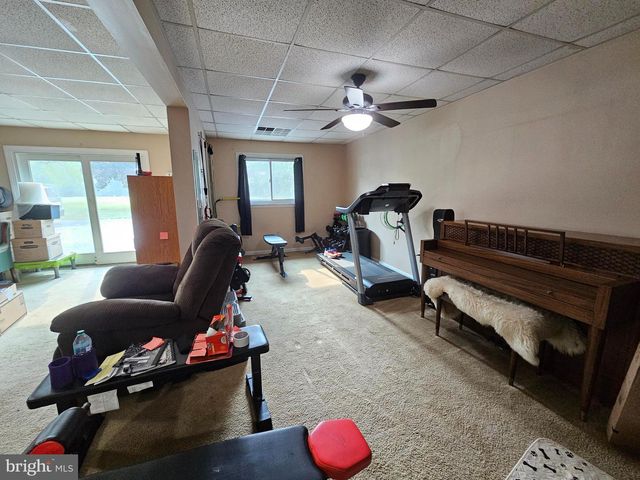 36 HUNTER LIGGETT DR, Shoemakersville, PA 19555