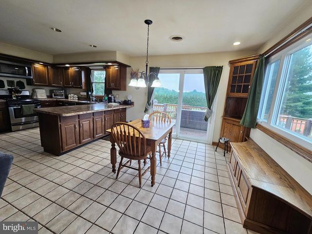 36 HUNTER LIGGETT DR, Shoemakersville, PA 19555