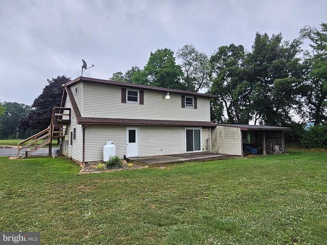 36 HUNTER LIGGETT DR, Shoemakersville, PA 19555