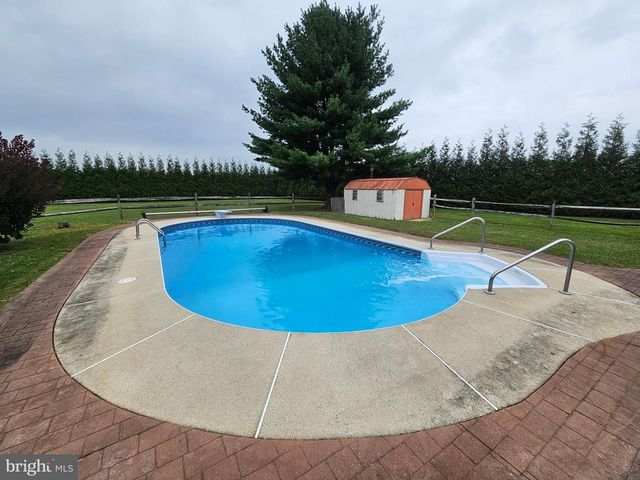 36 HUNTER LIGGETT DR, Shoemakersville, PA 19555