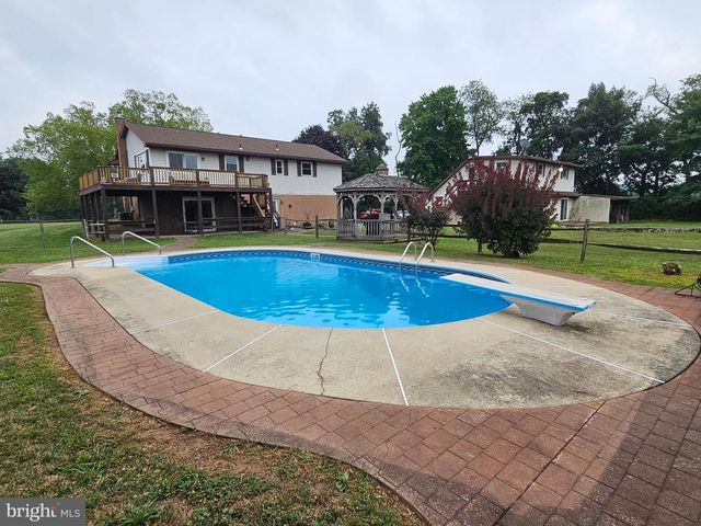 36 HUNTER LIGGETT DR, Shoemakersville, PA 19555
