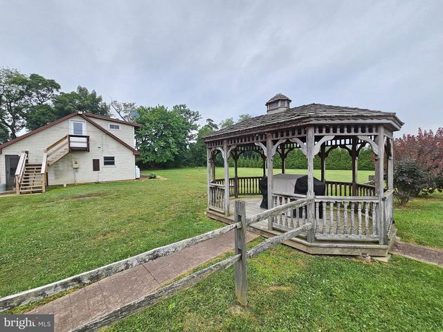 36 HUNTER LIGGETT DR, Shoemakersville, PA 19555