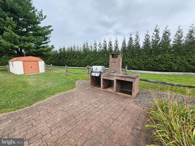 36 HUNTER LIGGETT DR, Shoemakersville, PA 19555