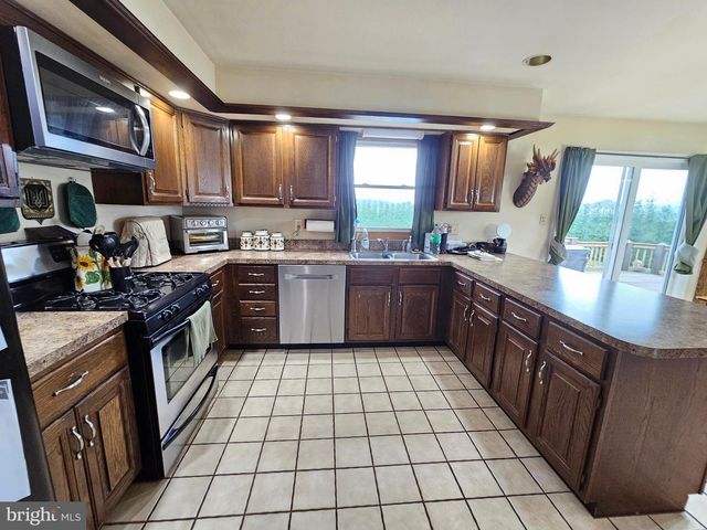 36 HUNTER LIGGETT DR, Shoemakersville, PA 19555