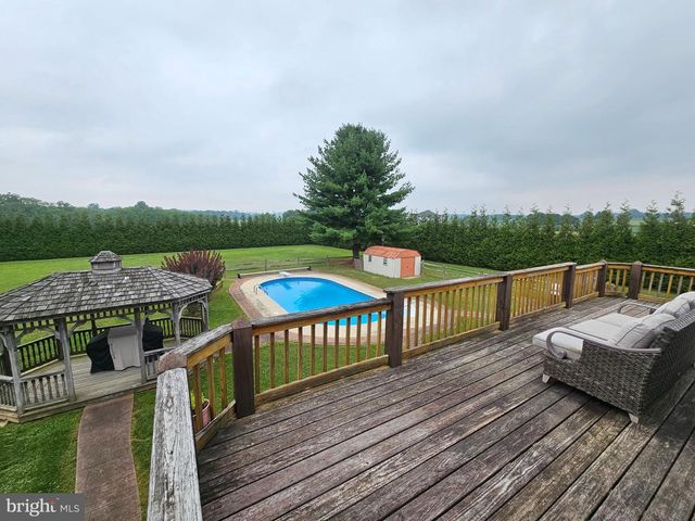 36 HUNTER LIGGETT DR, Shoemakersville, PA 19555