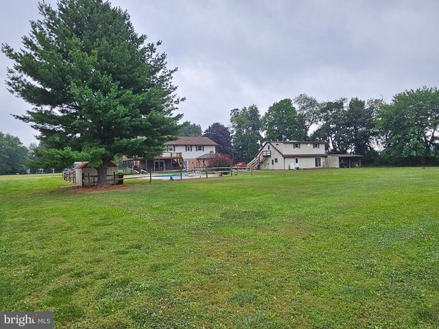 36 HUNTER LIGGETT DR, Shoemakersville, PA 19555