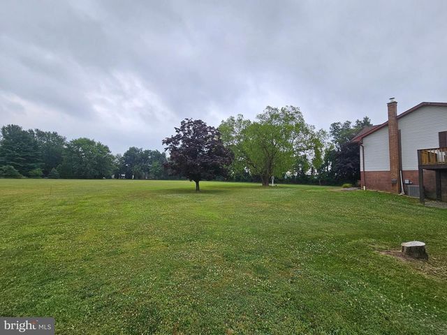 36 HUNTER LIGGETT DR, Shoemakersville, PA 19555