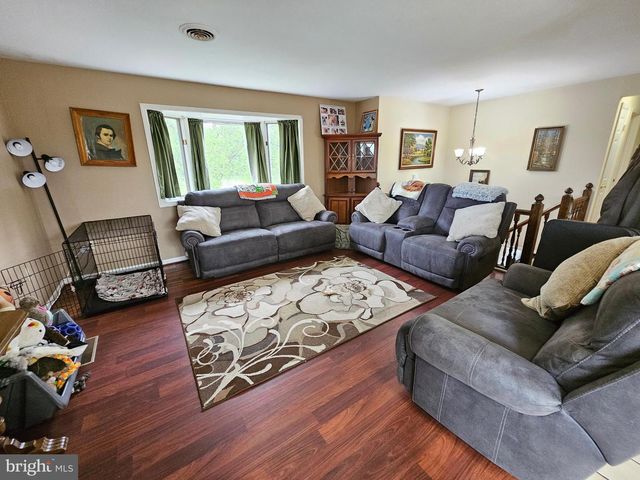 36 HUNTER LIGGETT DR, Shoemakersville, PA 19555
