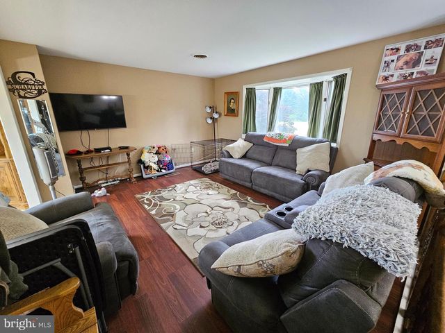 36 HUNTER LIGGETT DR, Shoemakersville, PA 19555