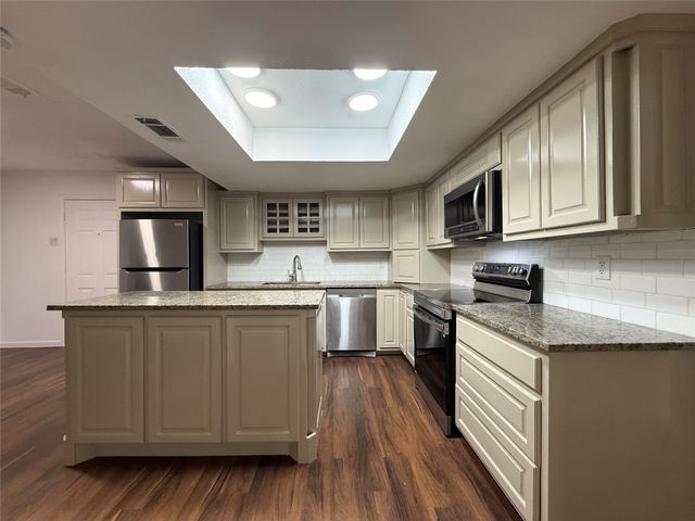 813 Via Balboa, Mesquite, TX 75150