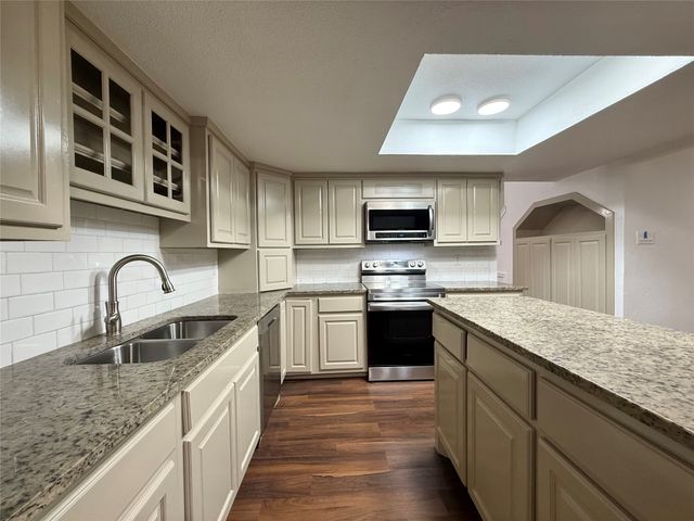 813 Via Balboa, Mesquite, TX 75150