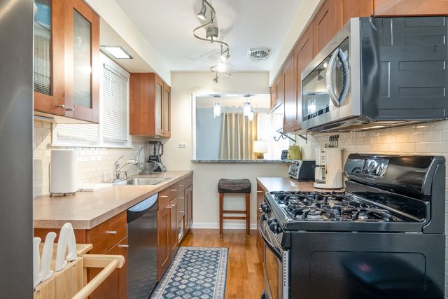 8953 Central Park Avenue, Evanston, IL 60203