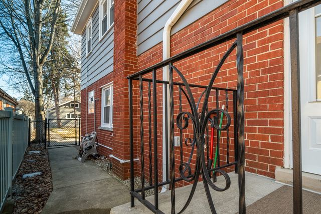 8953 Central Park Avenue, Evanston, IL 60203