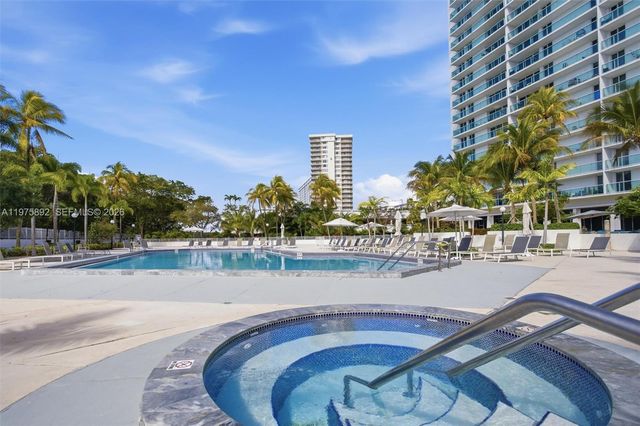 100 Bayview Dr 1106, Sunny Isles Beach, FL 33160