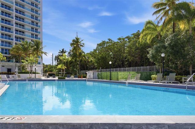 100 Bayview Dr 1106, Sunny Isles Beach, FL 33160