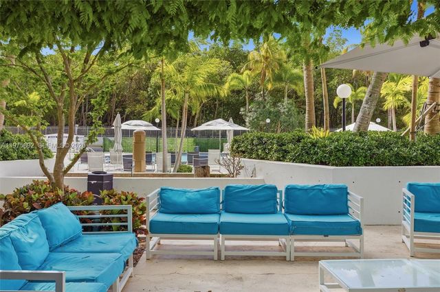 100 Bayview Dr 1106, Sunny Isles Beach, FL 33160