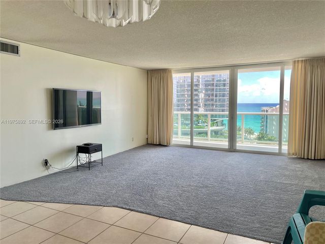 100 Bayview Dr 1106, Sunny Isles Beach, FL 33160