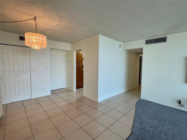 100 Bayview Dr 1106, Sunny Isles Beach, FL 33160