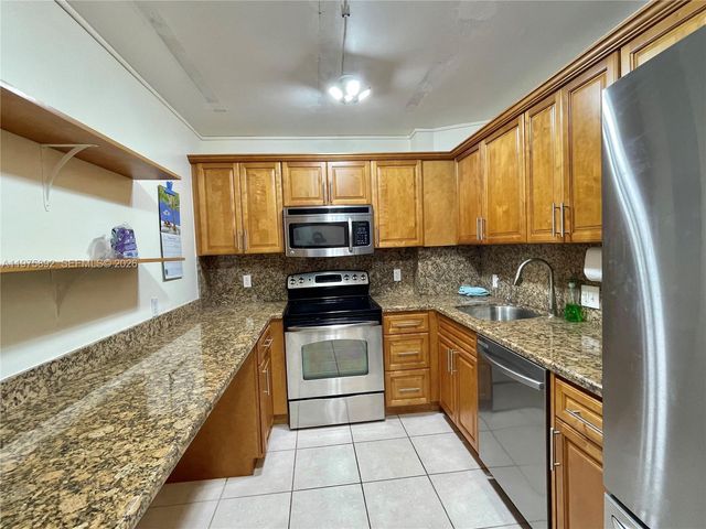 100 Bayview Dr 1106, Sunny Isles Beach, FL 33160