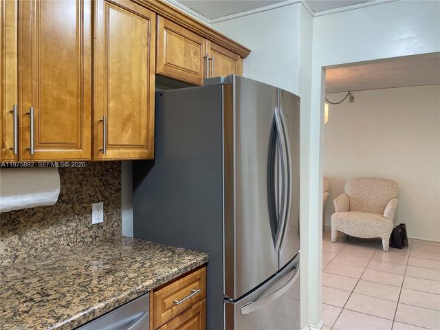 100 Bayview Dr 1106, Sunny Isles Beach, FL 33160