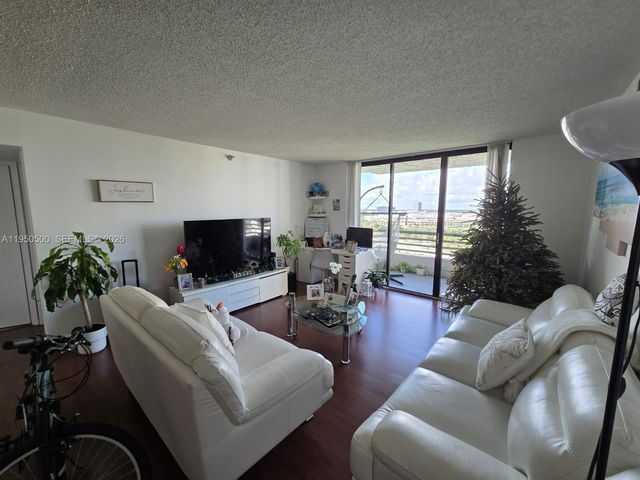 3300 NE 191st St 1202, Aventura, FL 33180