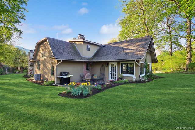 8 N Wodenethe Drive, Beacon, NY 12508