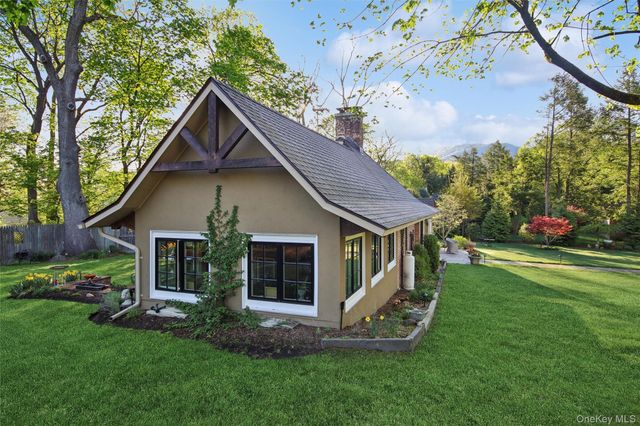 8 N Wodenethe Drive, Beacon, NY 12508