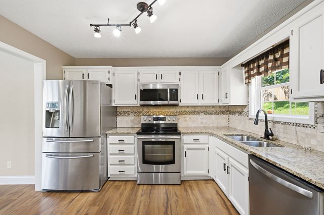 523 Turner Reynolds Ct, Clarksville, TN 37043