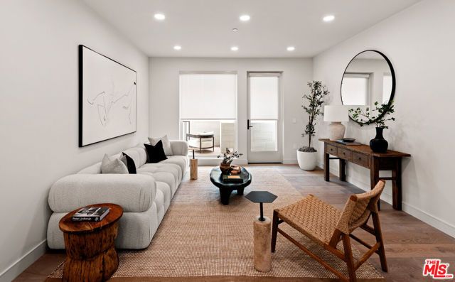 505 S Barrington Avenue 202, Los Angeles, CA 90049